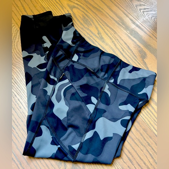 ATHLETA CAMO CONTENDER, 7/8 TIGHT IN POWER-LIFT, SIZE S - Picture 2 of 9